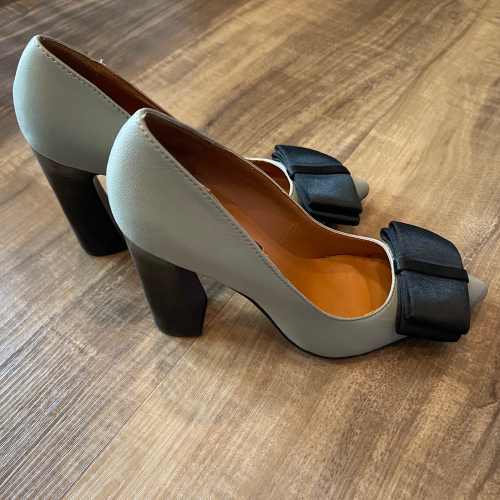 Mojo Moxy pumps with bow (NEW)